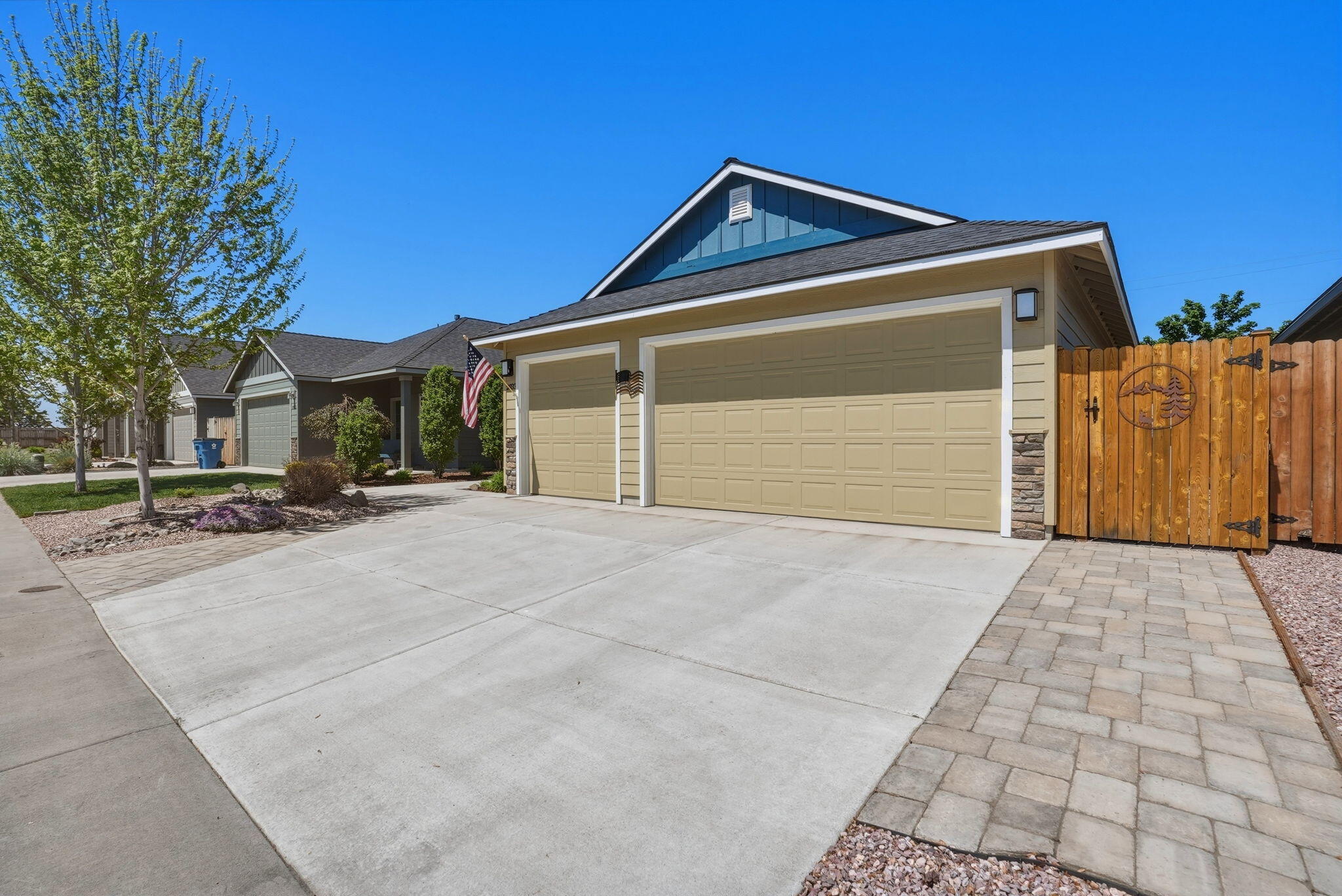 2933 NW Hemlock Lane