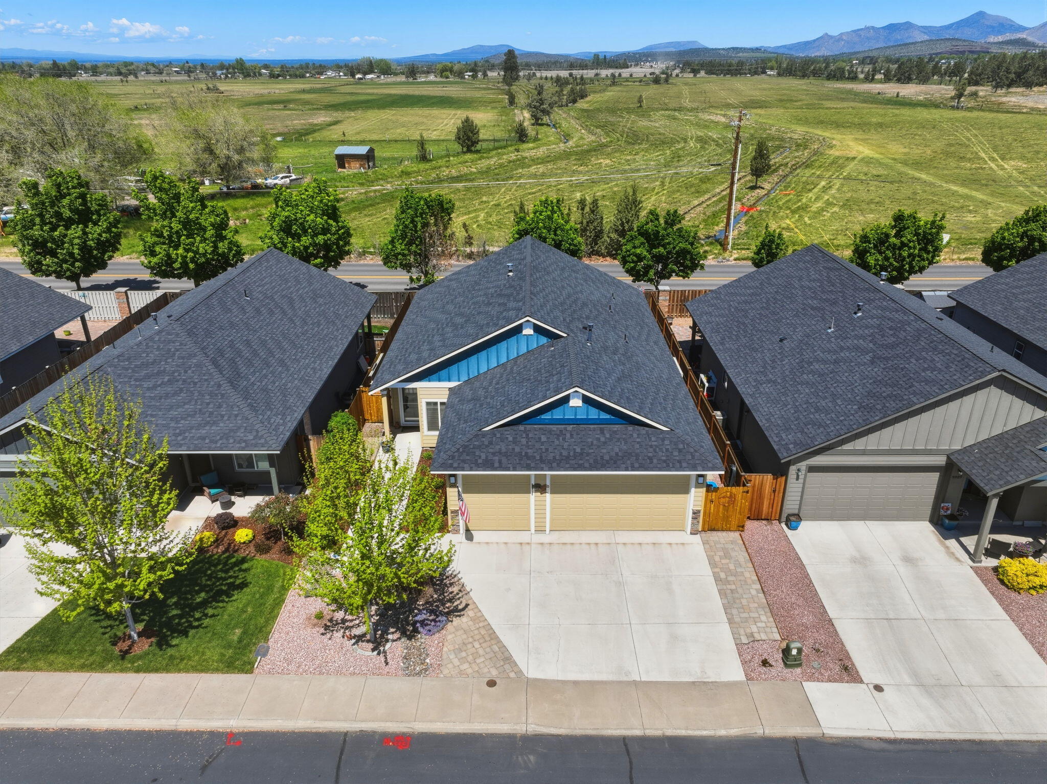 2933 NW Hemlock Lane