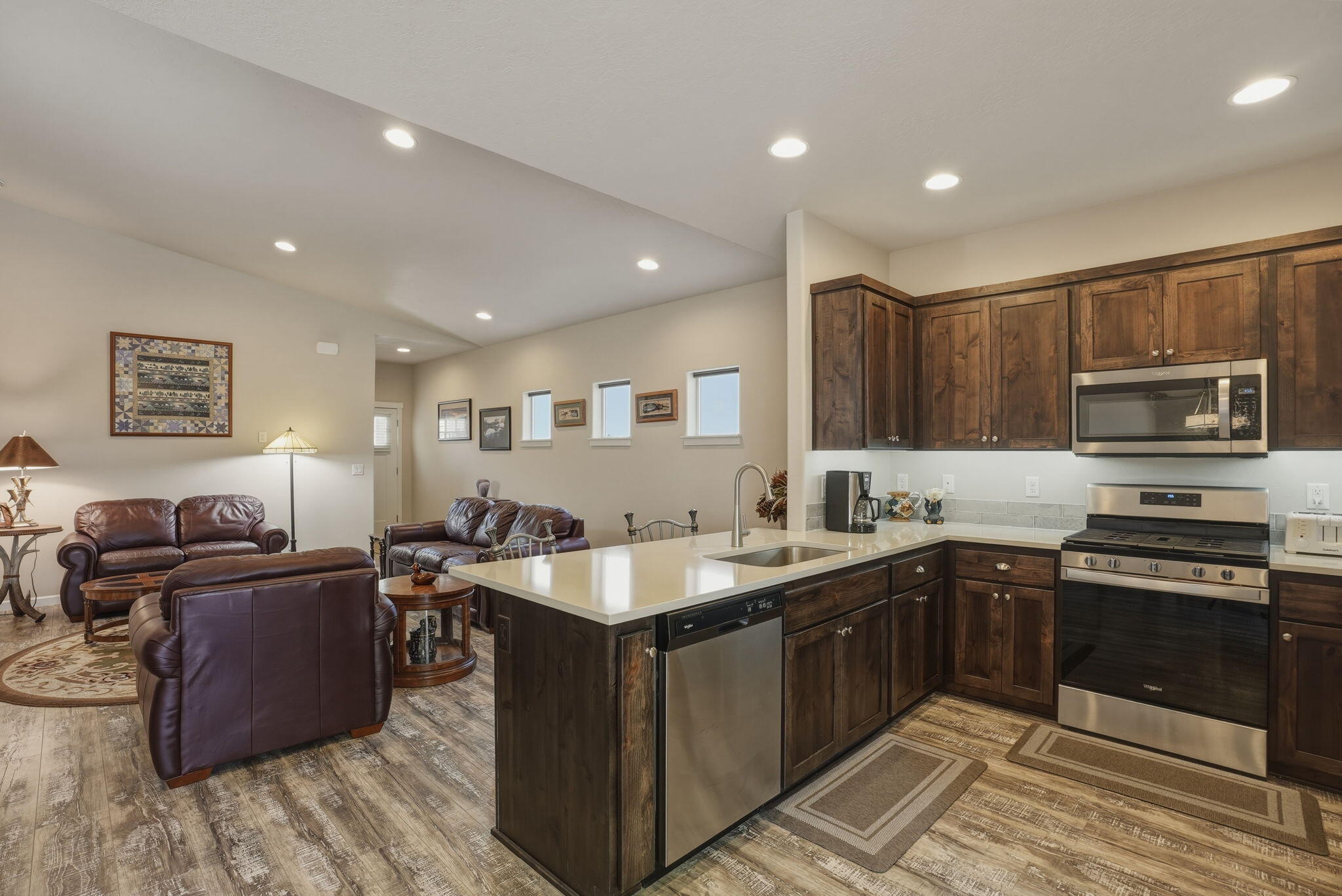 2933 NW Hemlock Lane