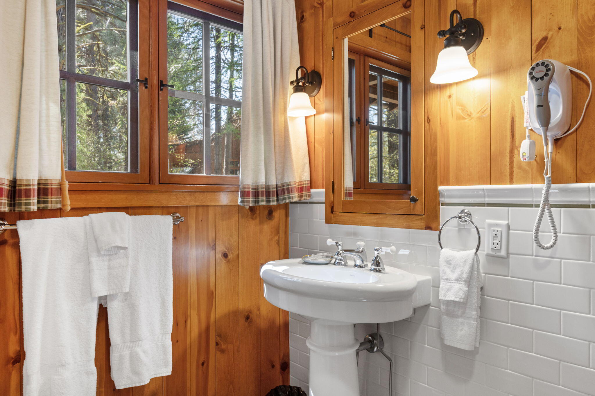 13375 SW Forest Service Road, Cabin 18 U1