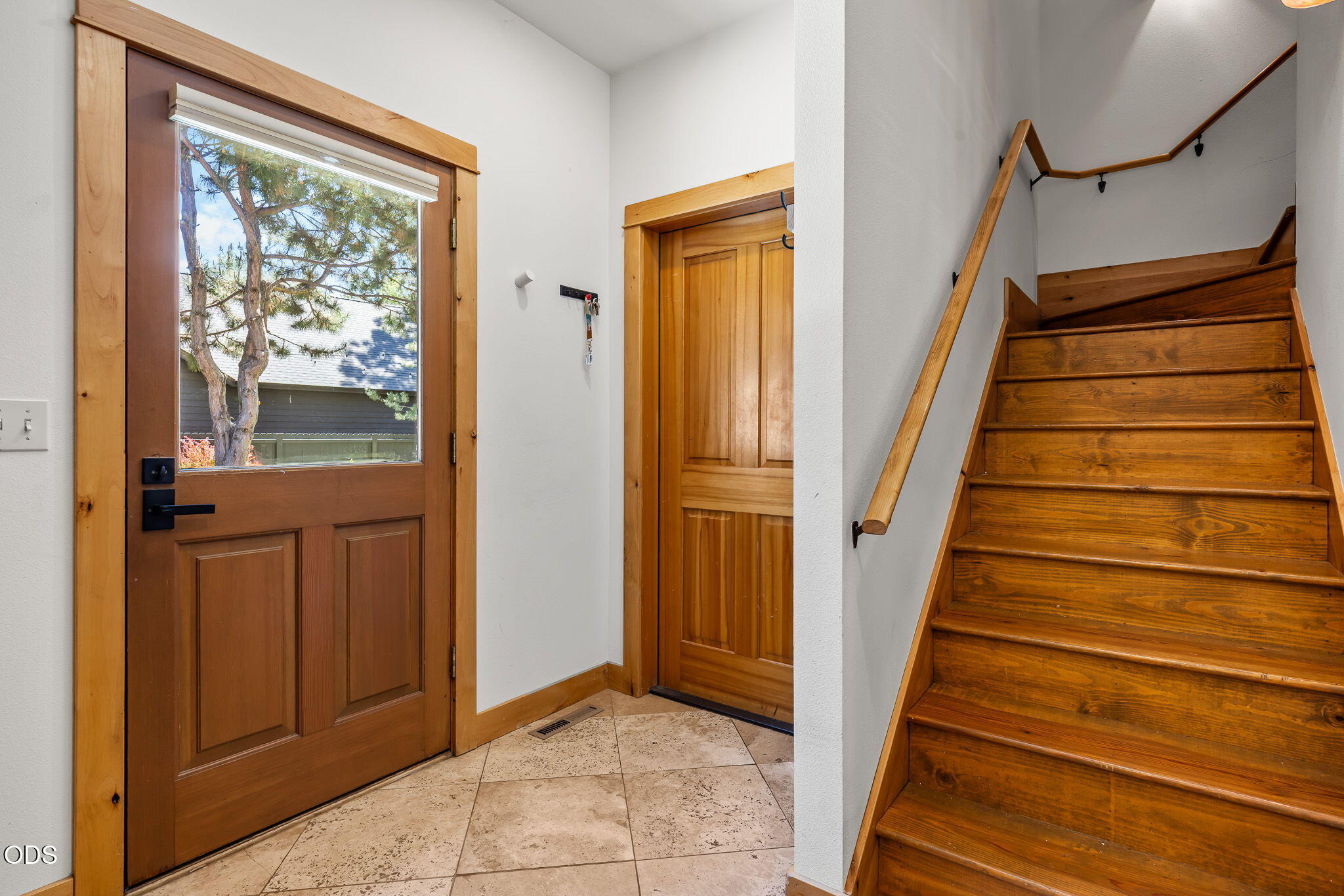 1117 E Creekside Court