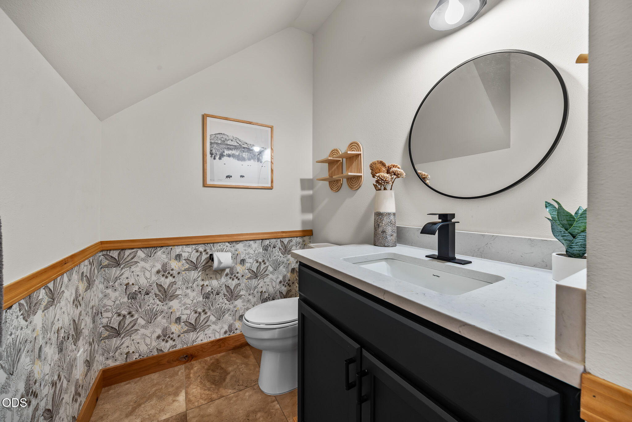 1117 E Creekside Court