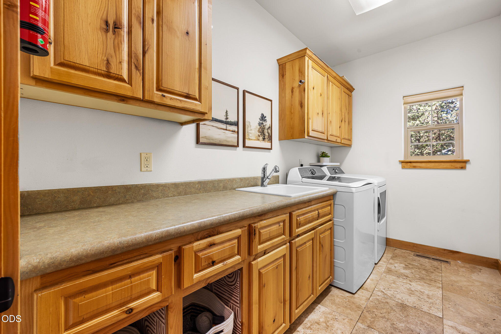 1117 E Creekside Court