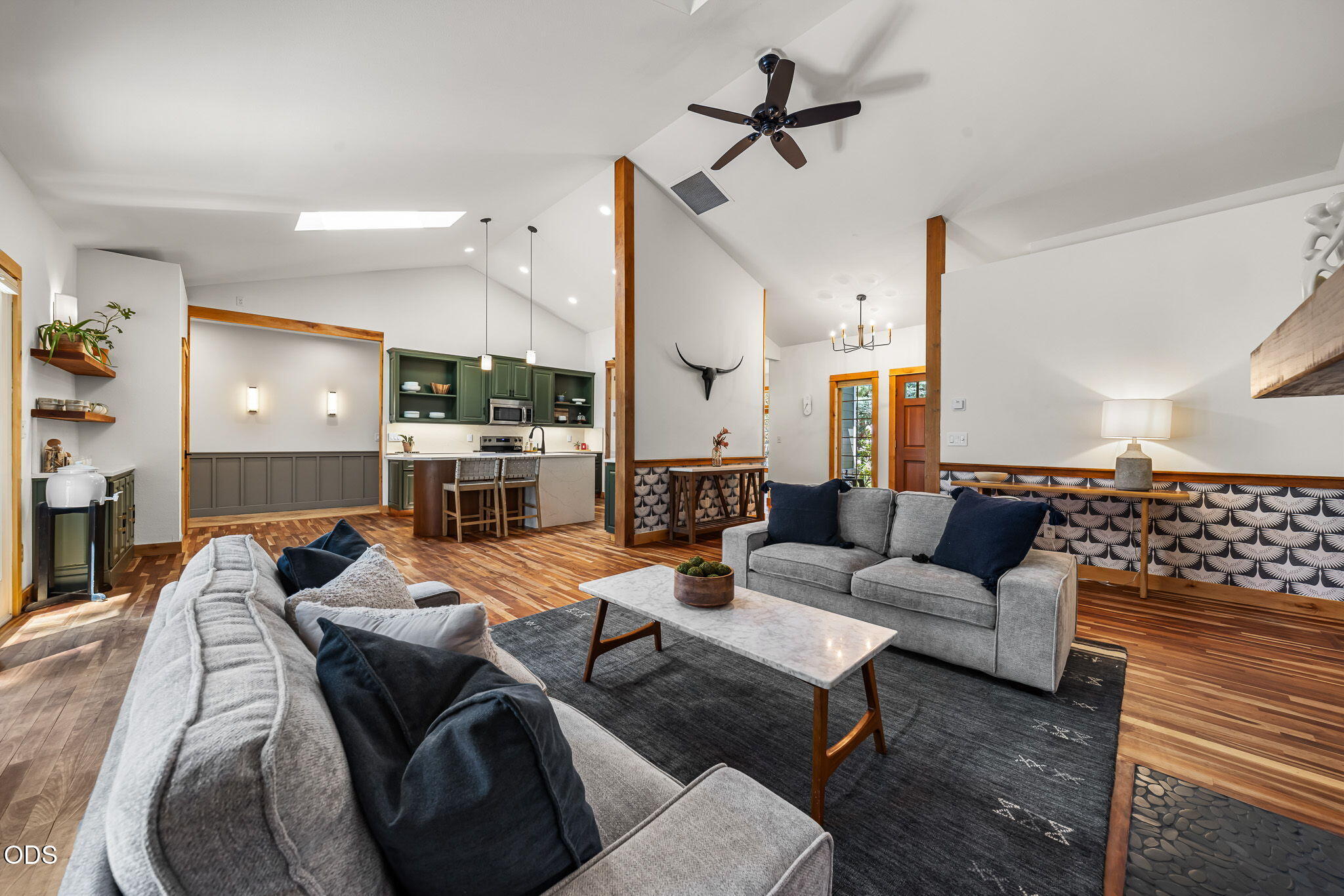 1117 E Creekside Court