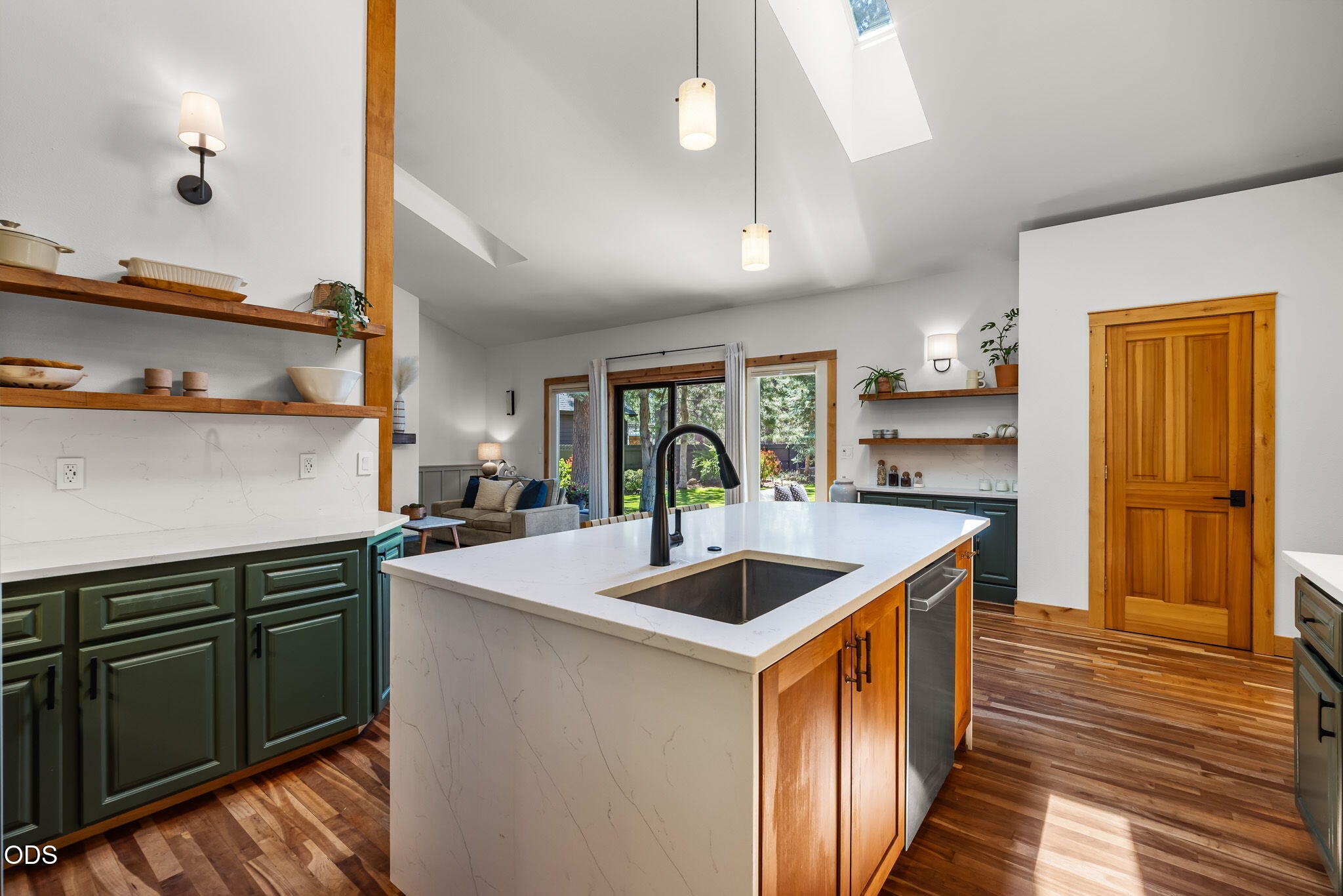 1117 E Creekside Court