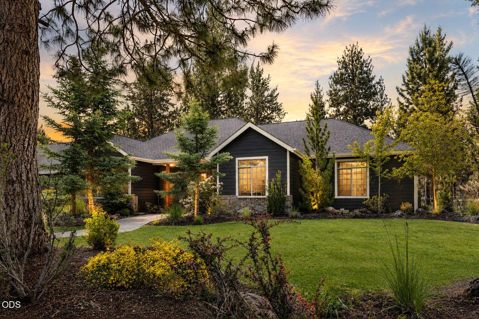 1117 E Creekside Court