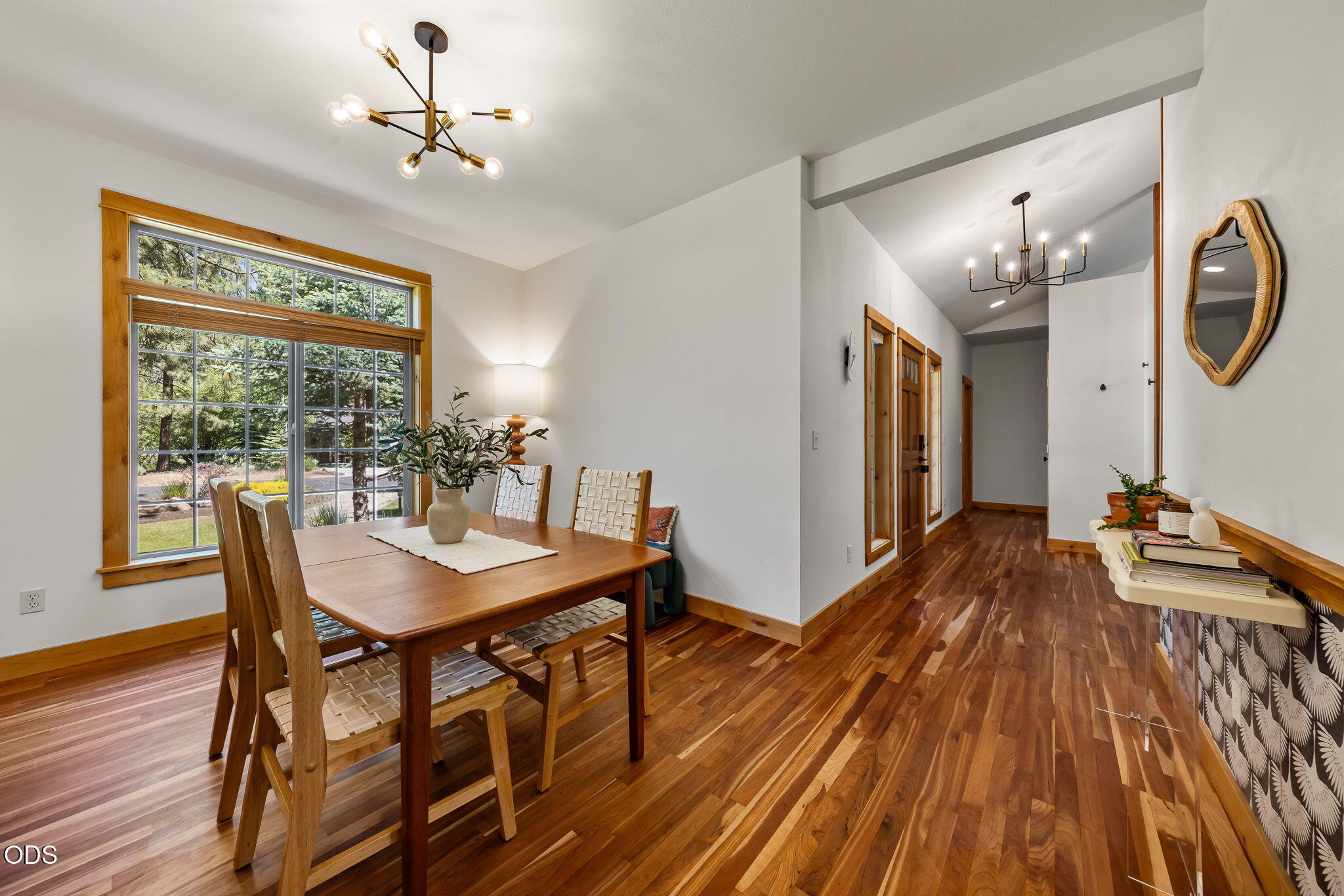1117 E Creekside Court