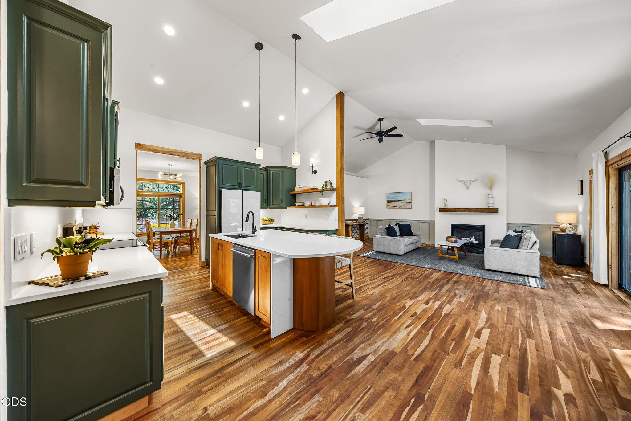 1117 E Creekside Court