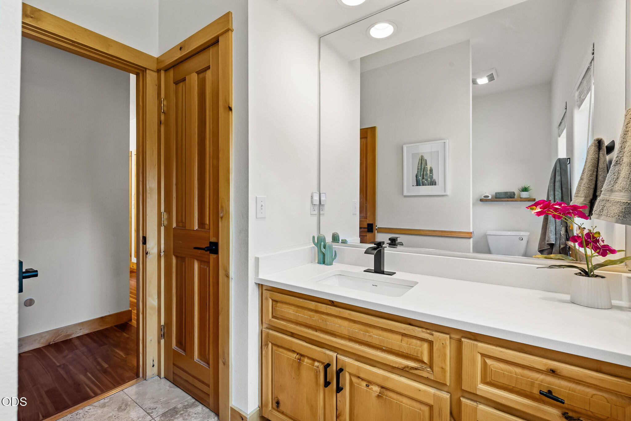 1117 E Creekside Court
