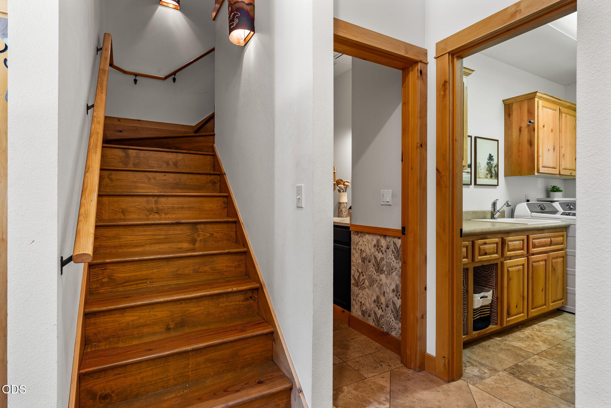 1117 E Creekside Court