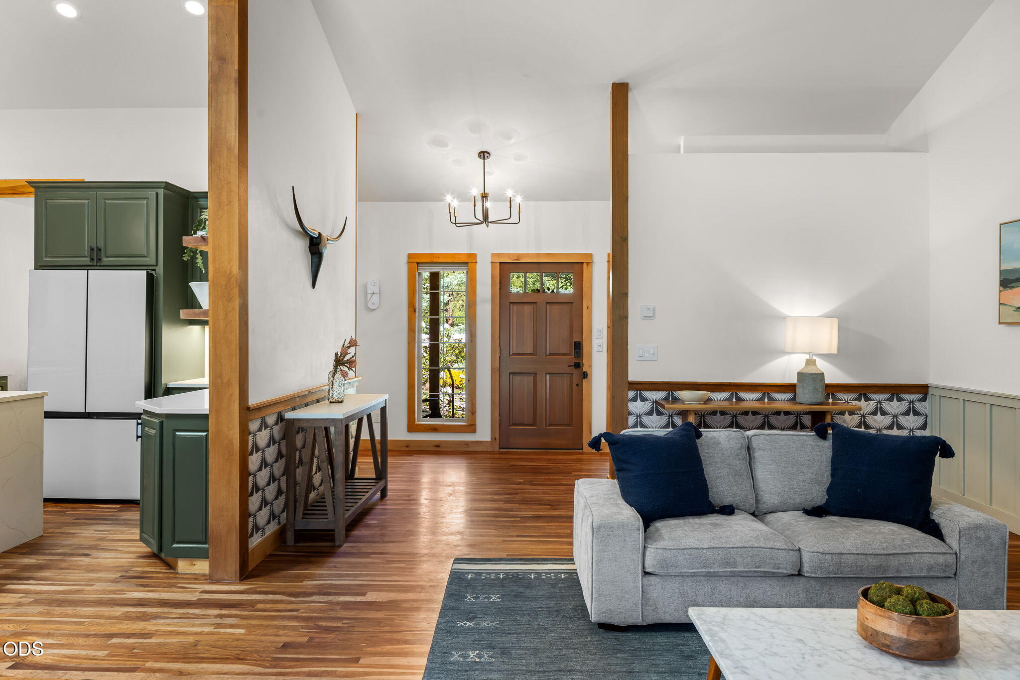 1117 E Creekside Court