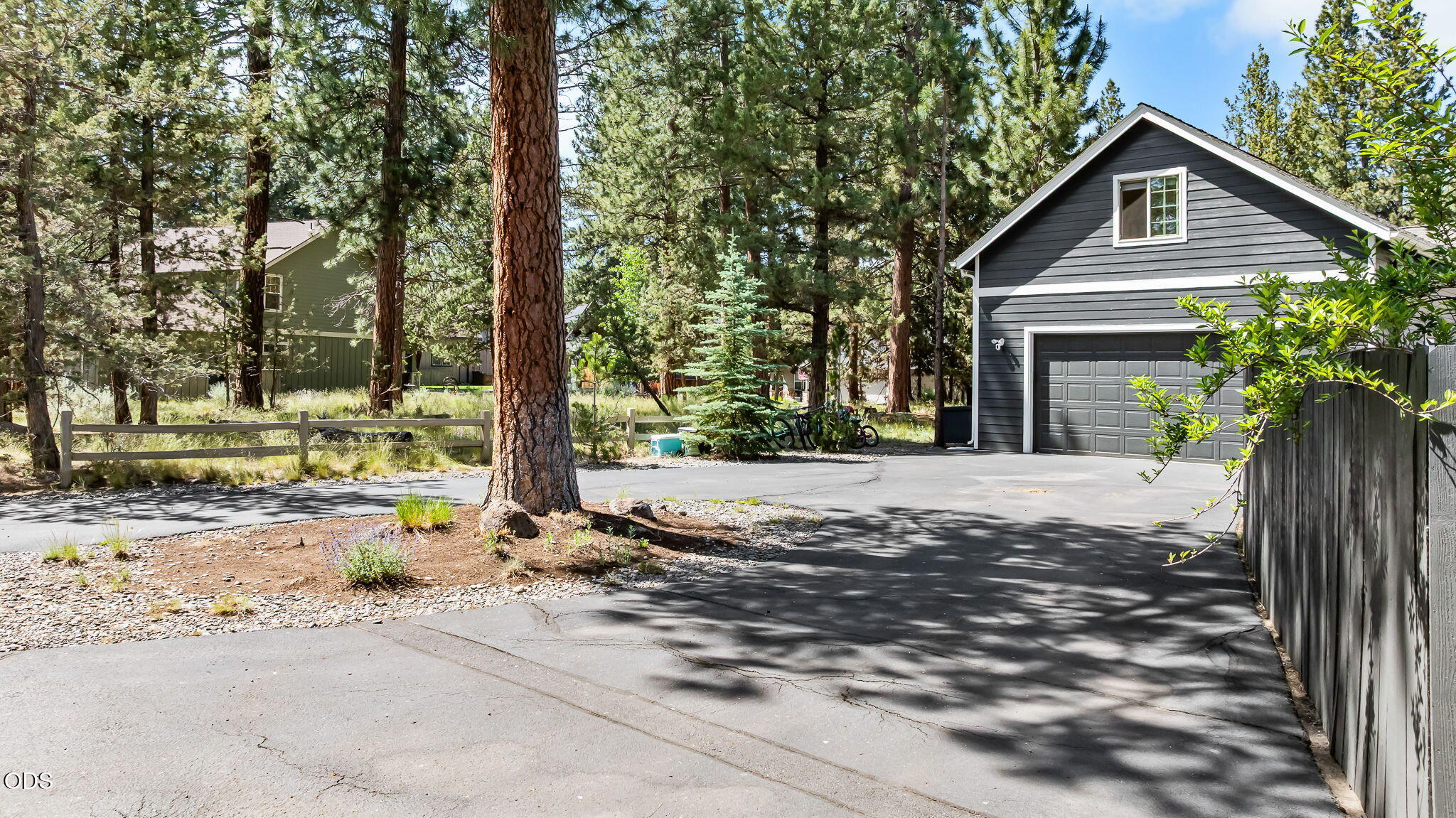 1117 E Creekside Court