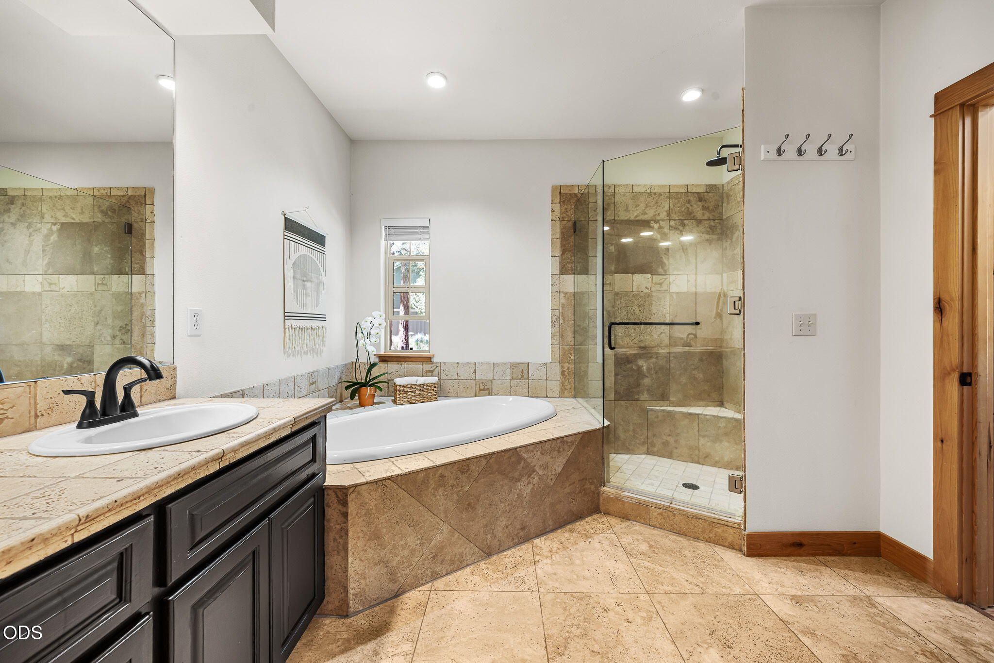 1117 E Creekside Court