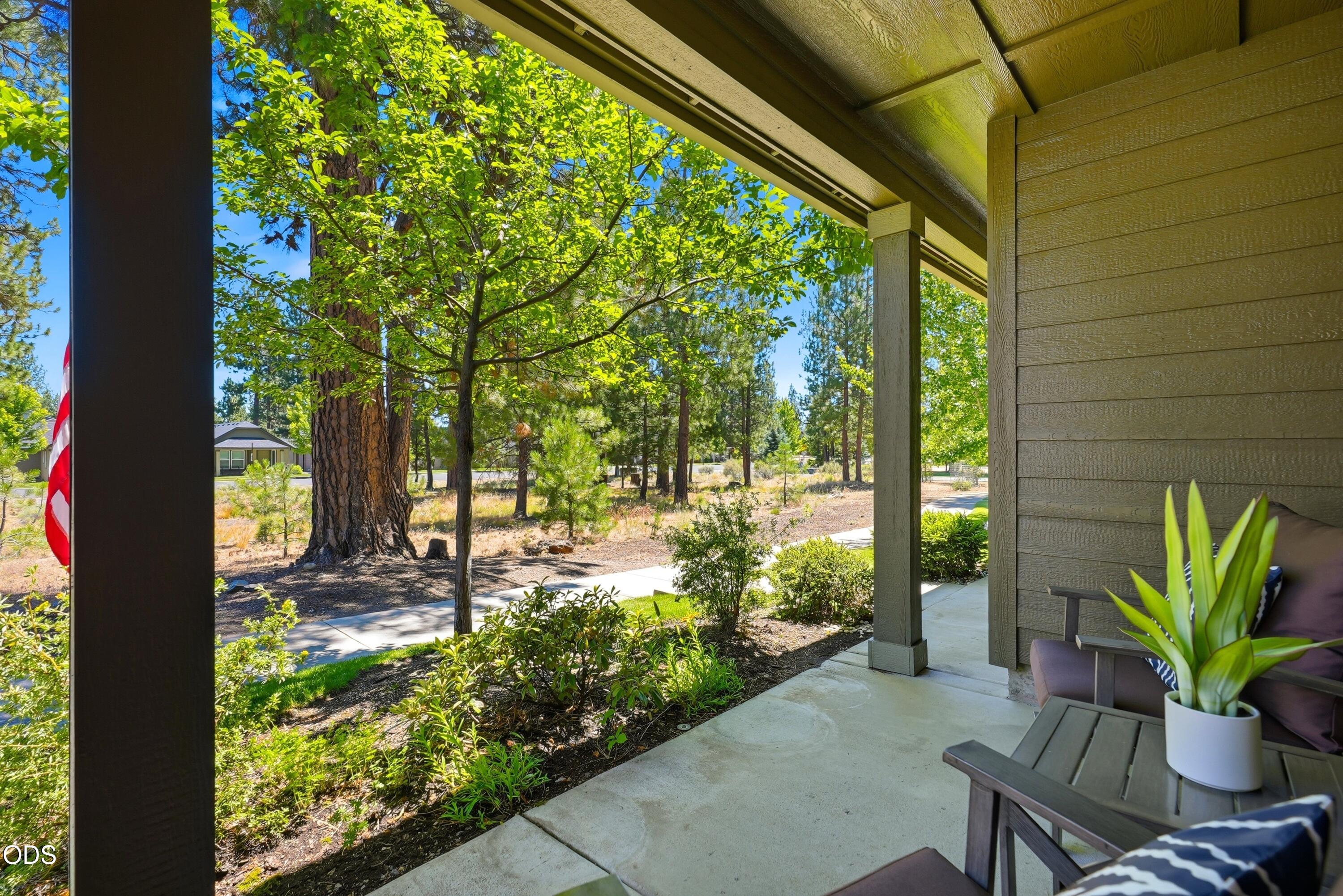 950 N Hindeman Avenue