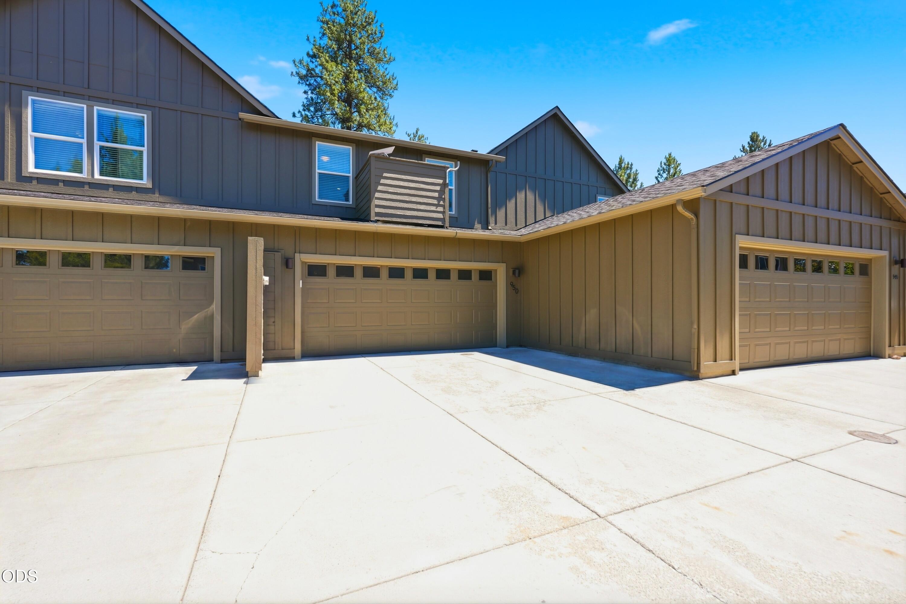 950 N Hindeman Avenue