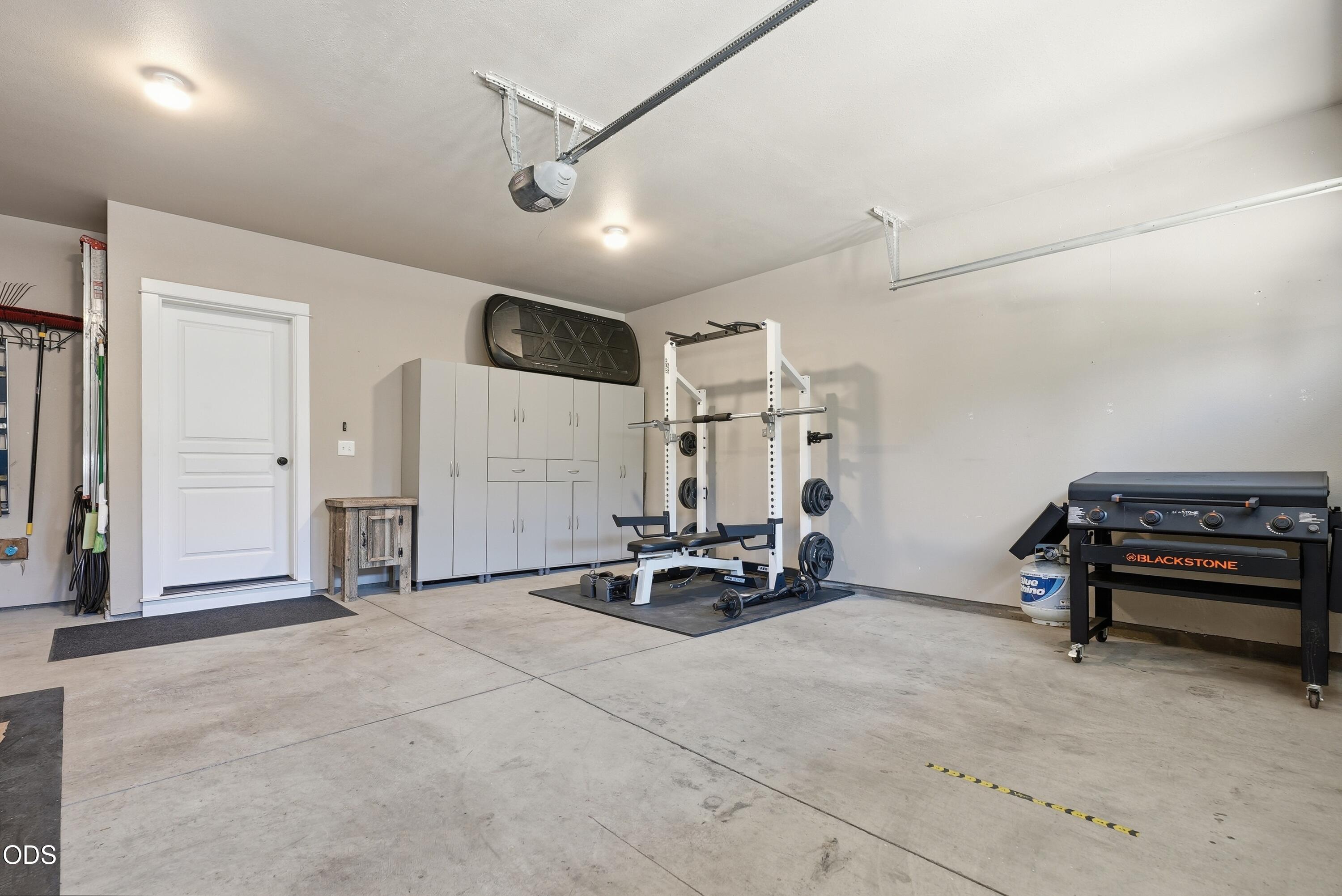 950 N Hindeman Avenue