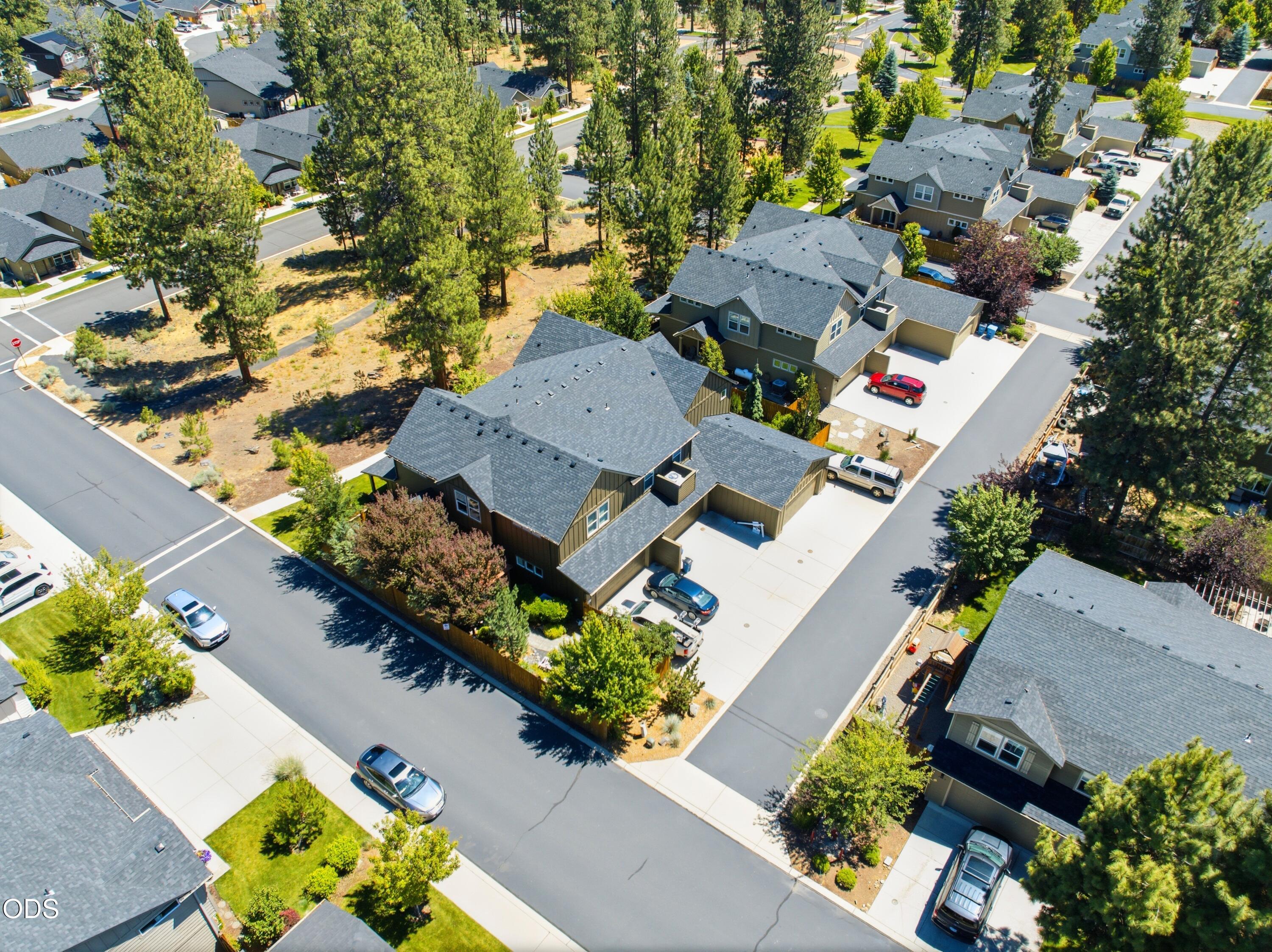 950 N Hindeman Avenue