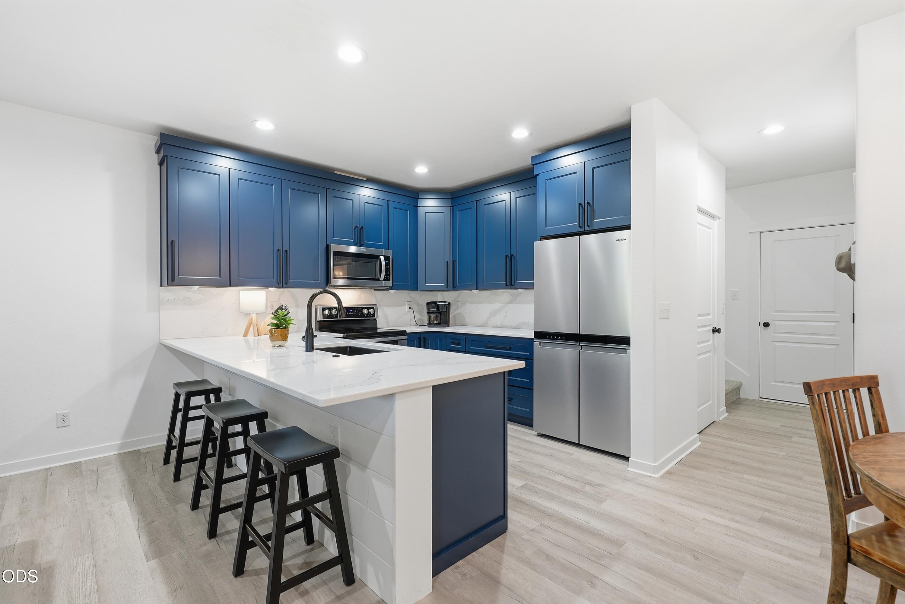 950 N Hindeman Avenue