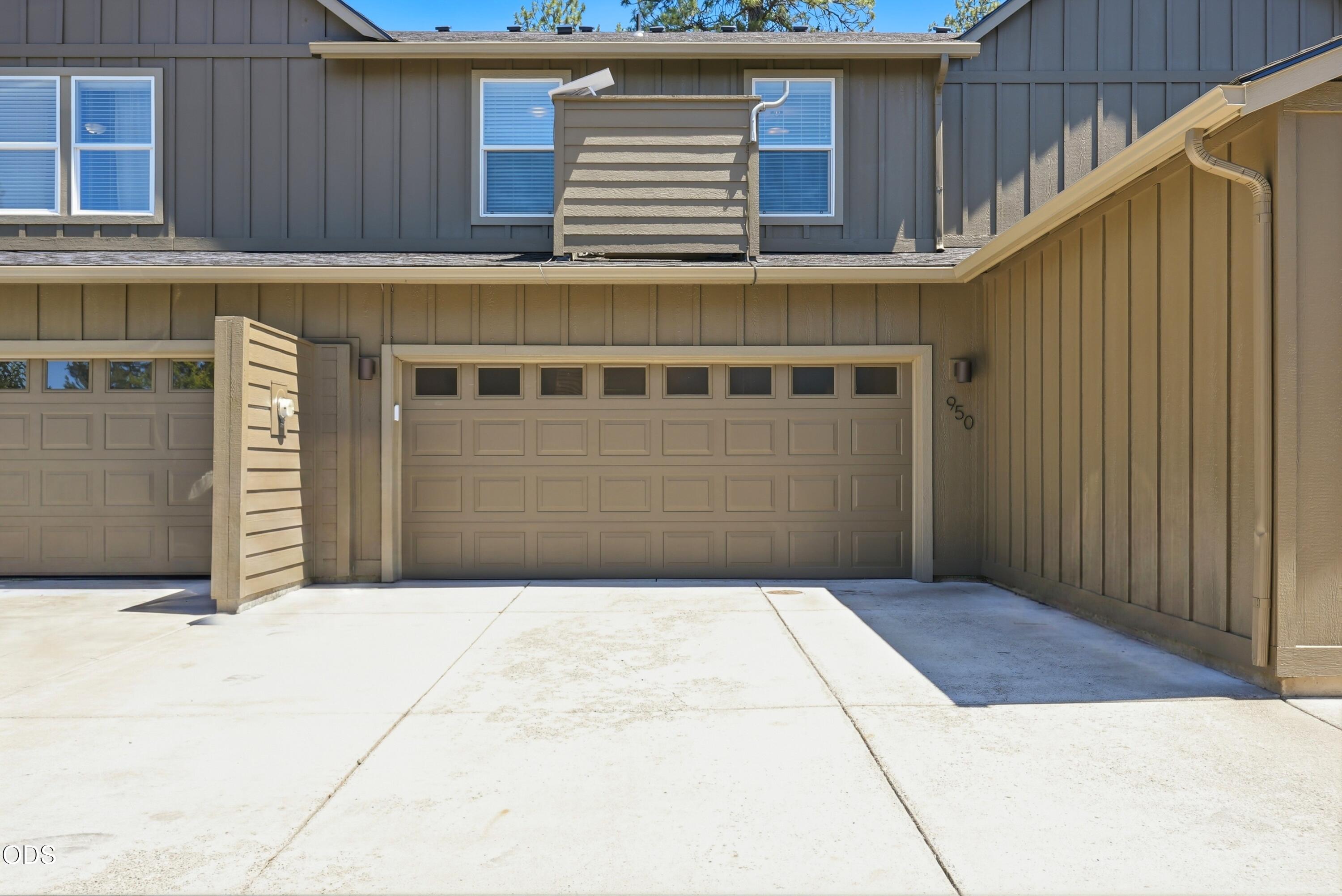 950 N Hindeman Avenue