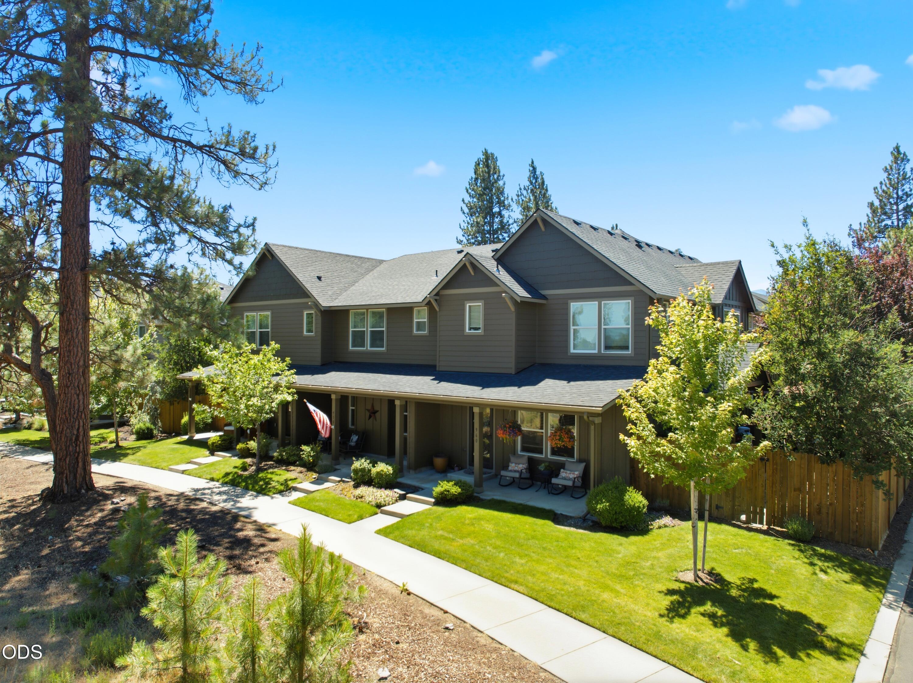 950 N Hindeman Avenue