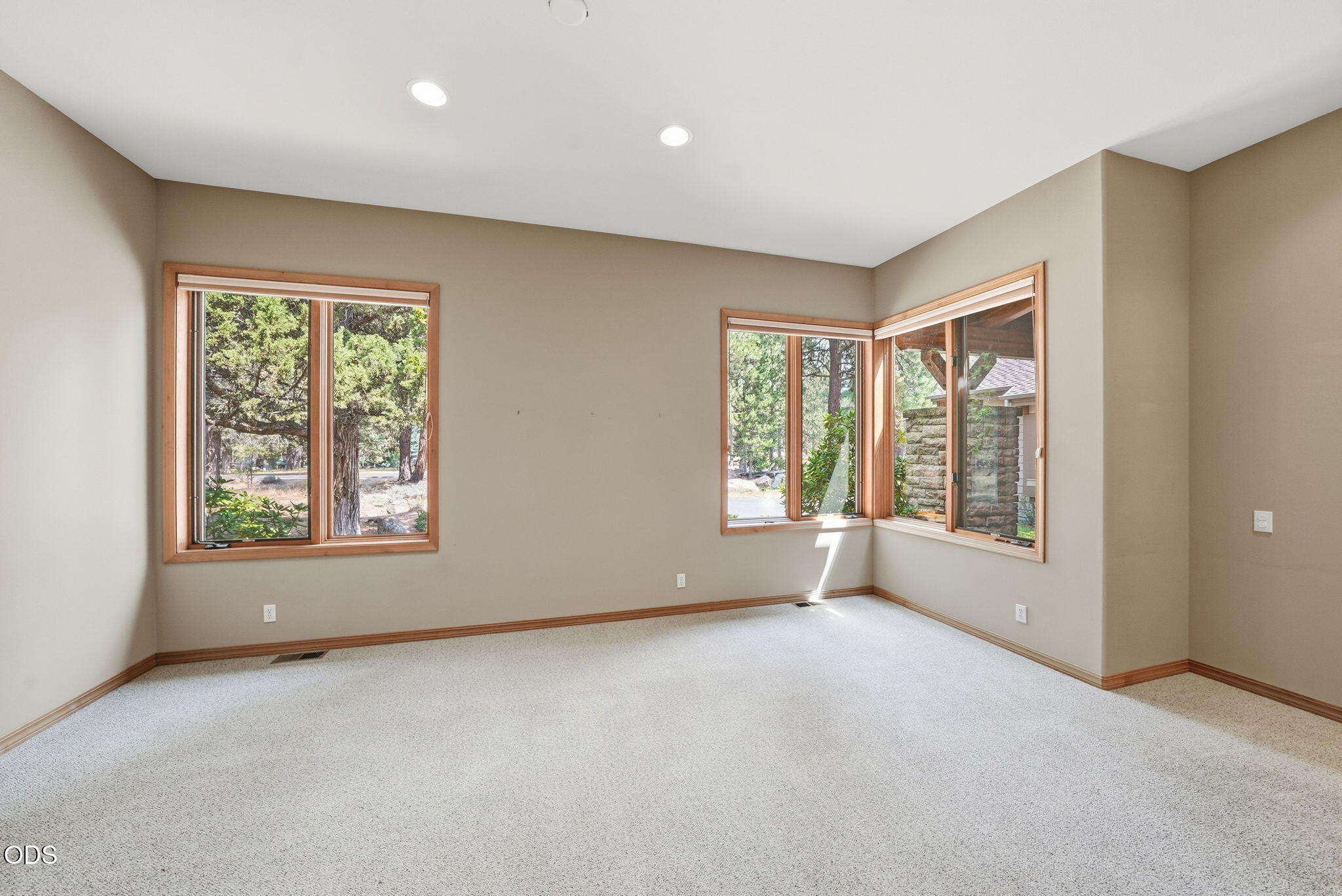 16863 Royal Coachman Drive