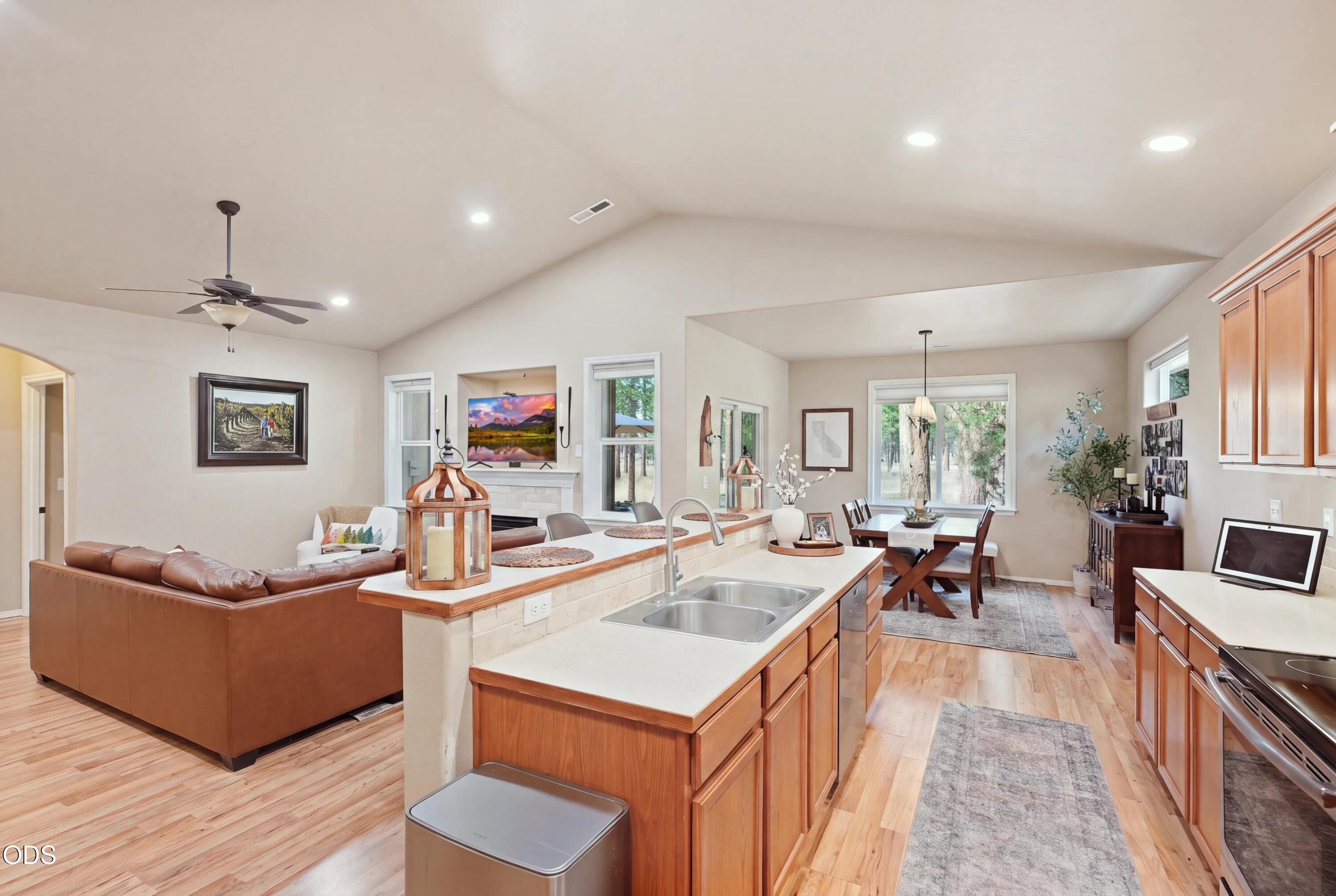 1624 W Williamson Avenue