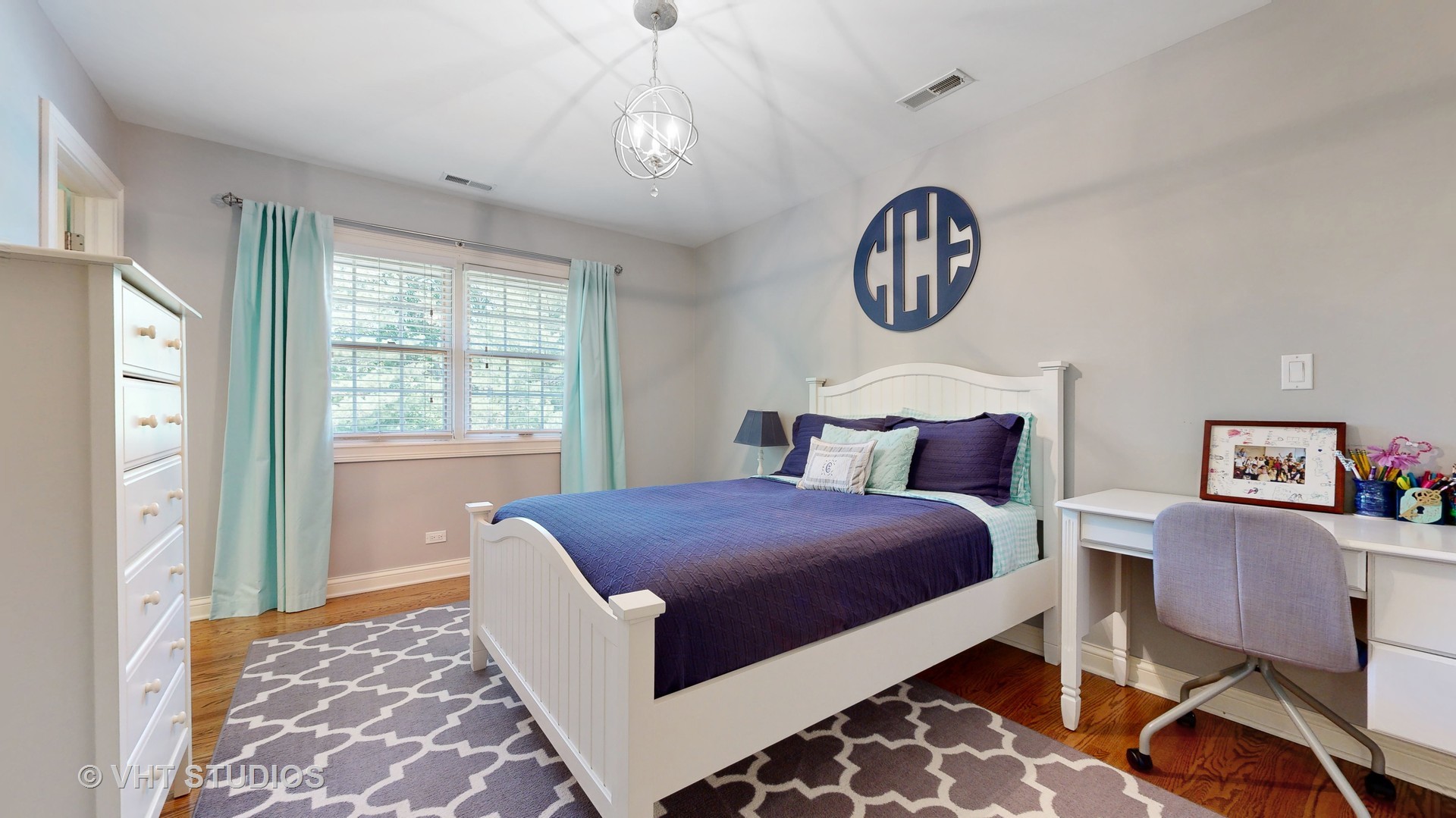 1220 N Kennicott Boulevard