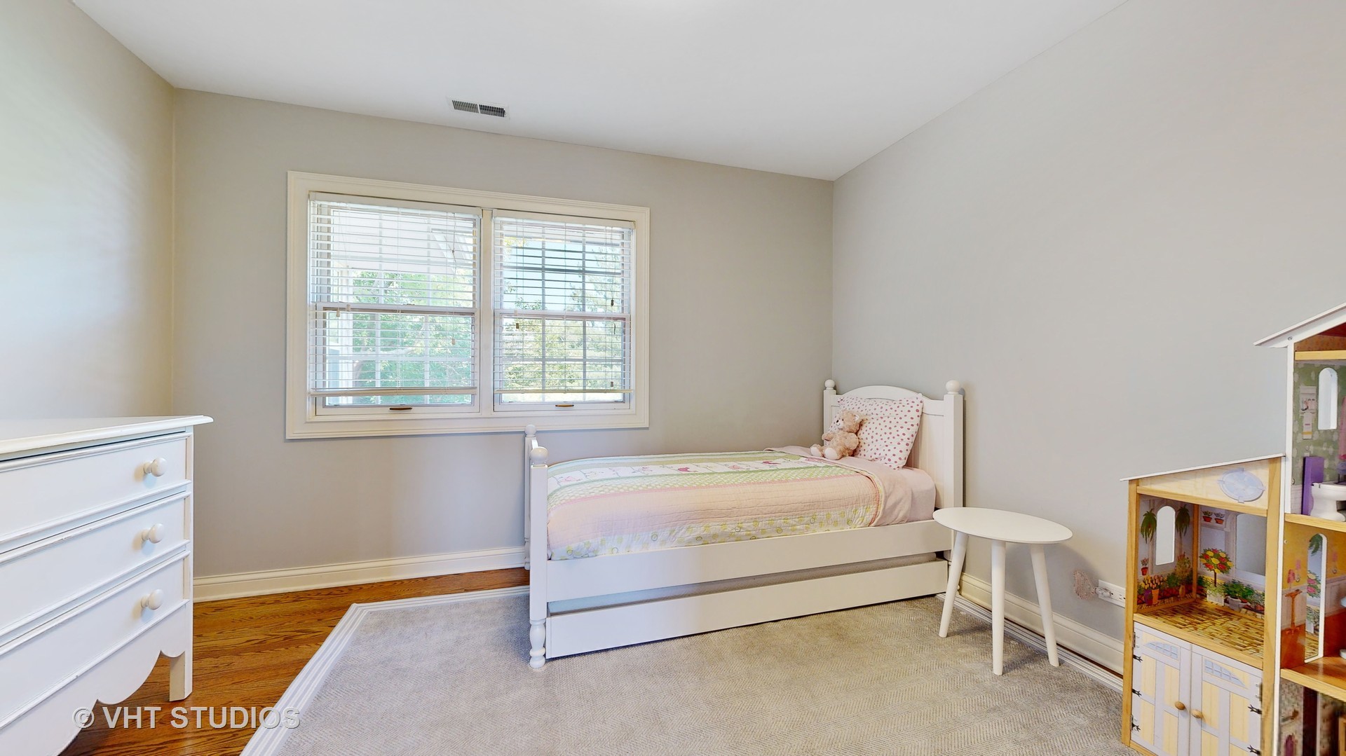 1220 N Kennicott Boulevard