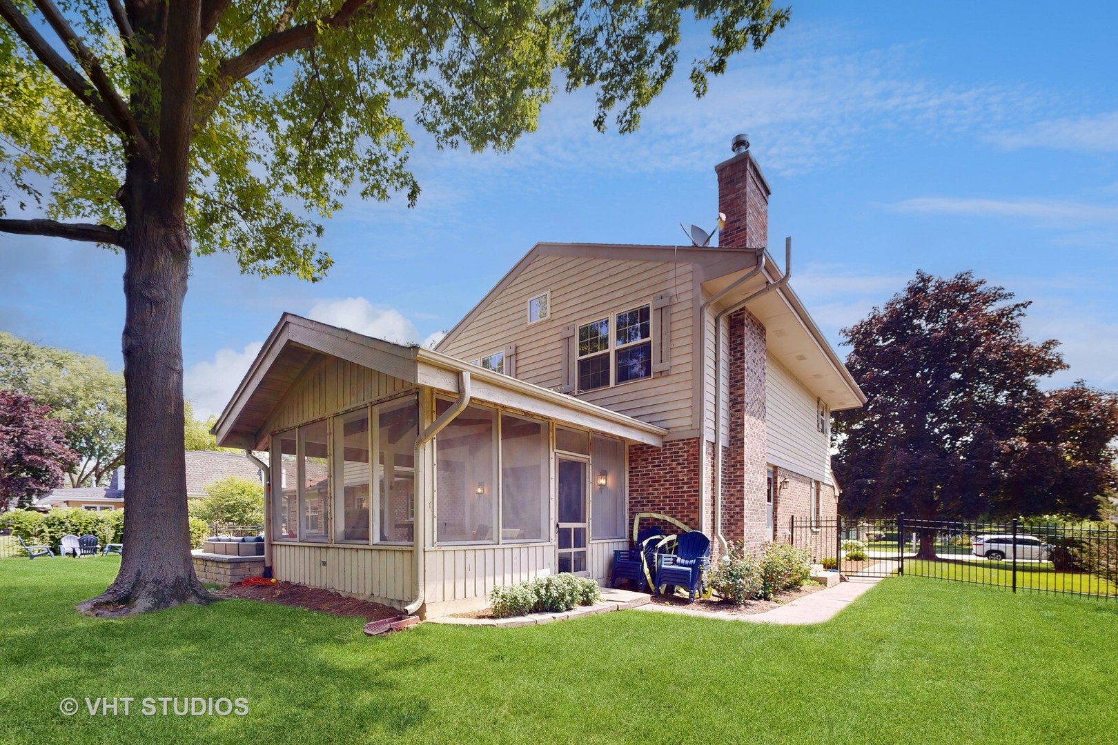 1220 N Kennicott Boulevard