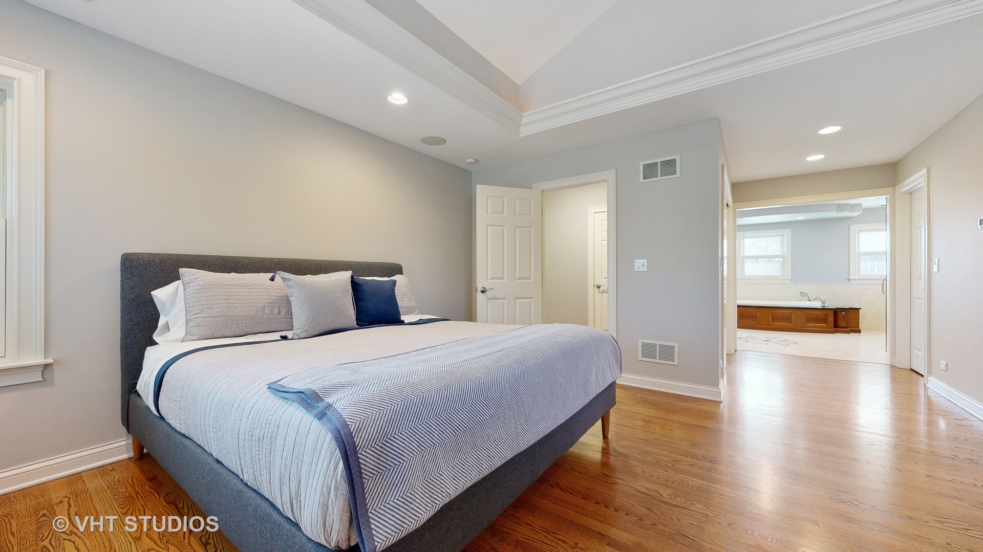 1220 N Kennicott Boulevard