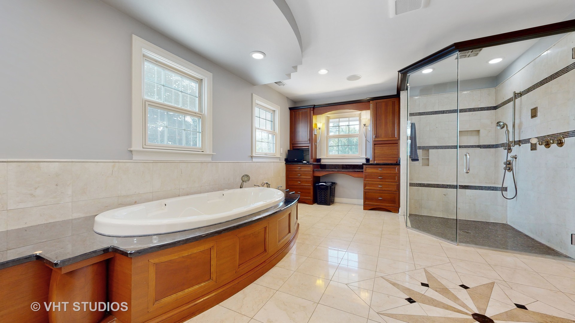 1220 N Kennicott Boulevard