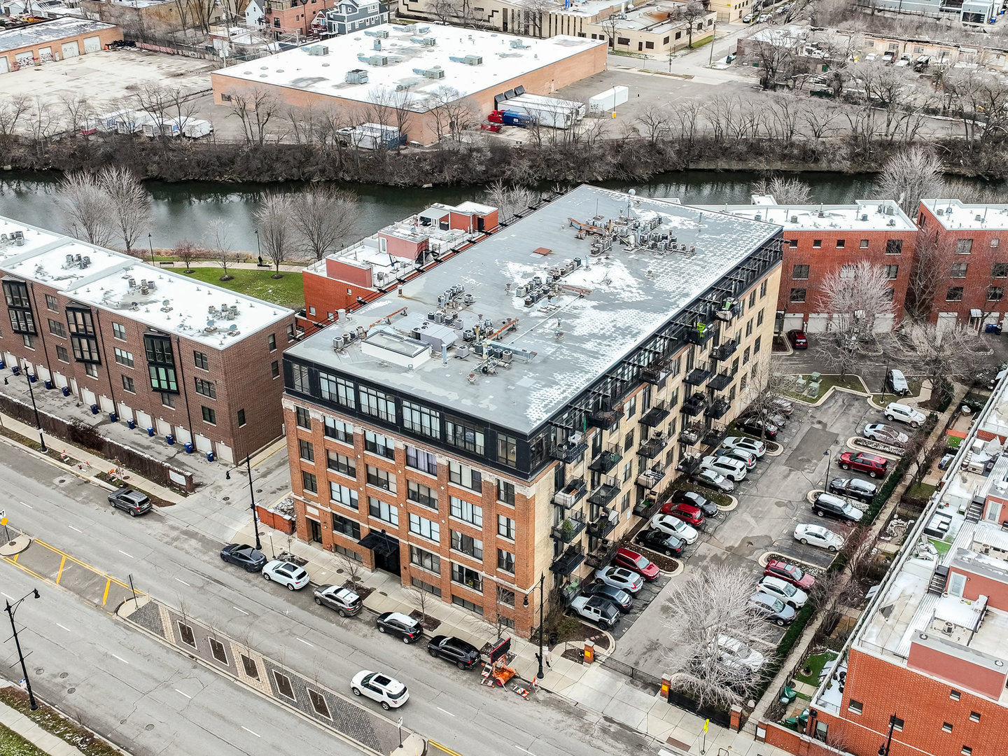 2911 N Western Avenue Unit: 113
