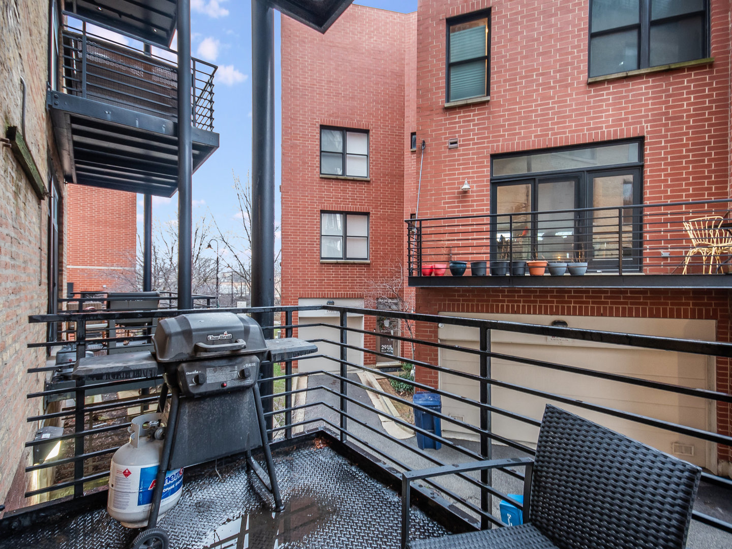 2911 N Western Avenue Unit: 113