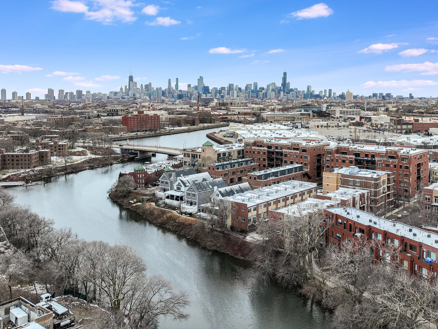 2911 N Western Avenue Unit: 113