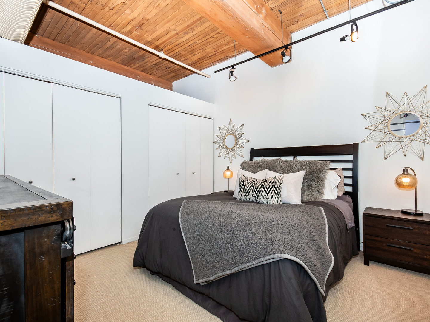 2911 N Western Avenue Unit: 113