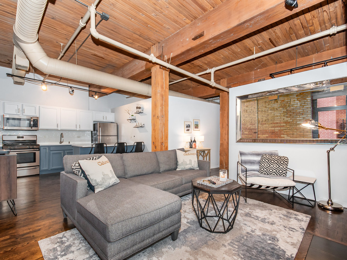 2911 N Western Avenue Unit: 113