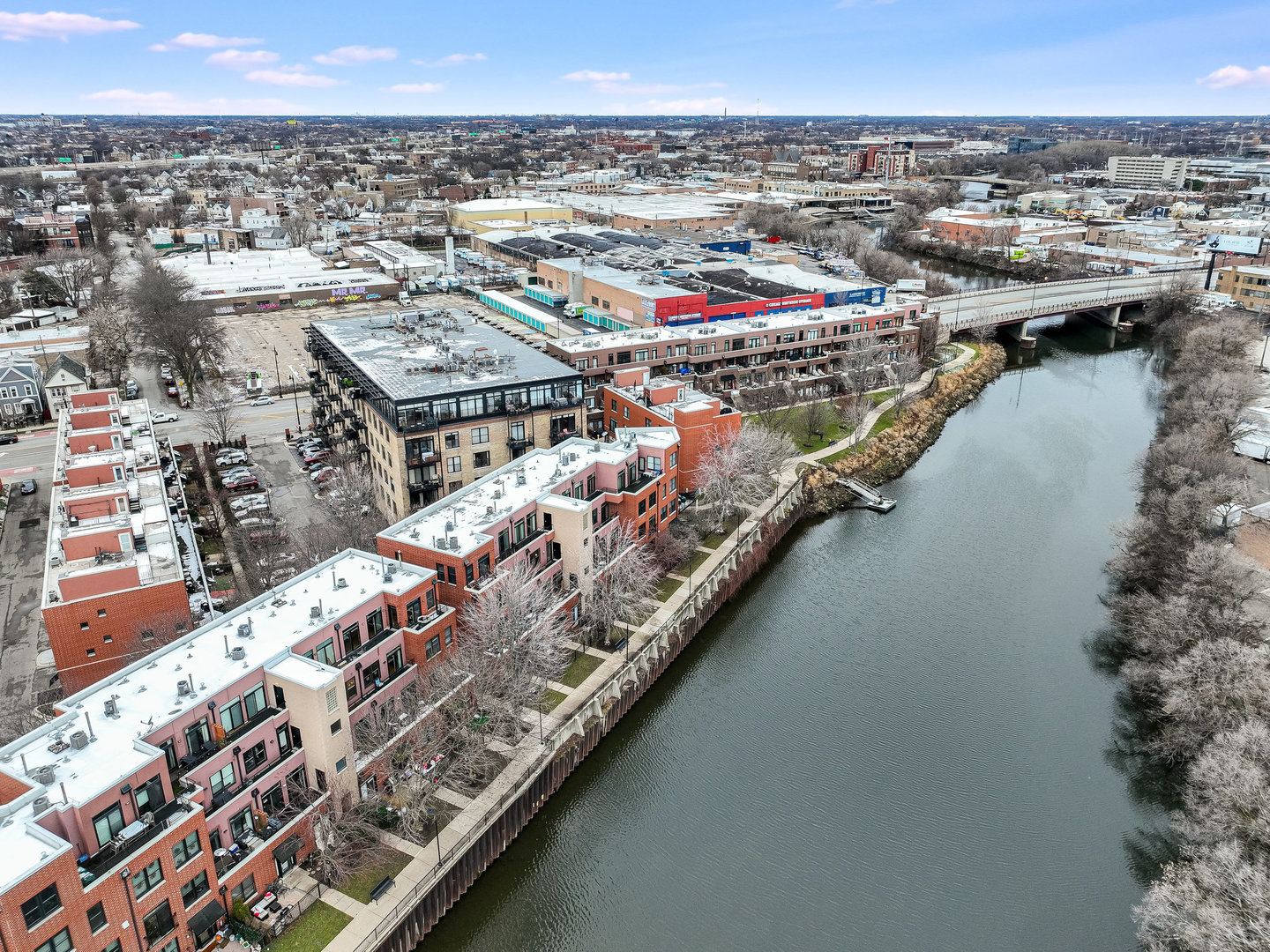 2911 N Western Avenue Unit: 113