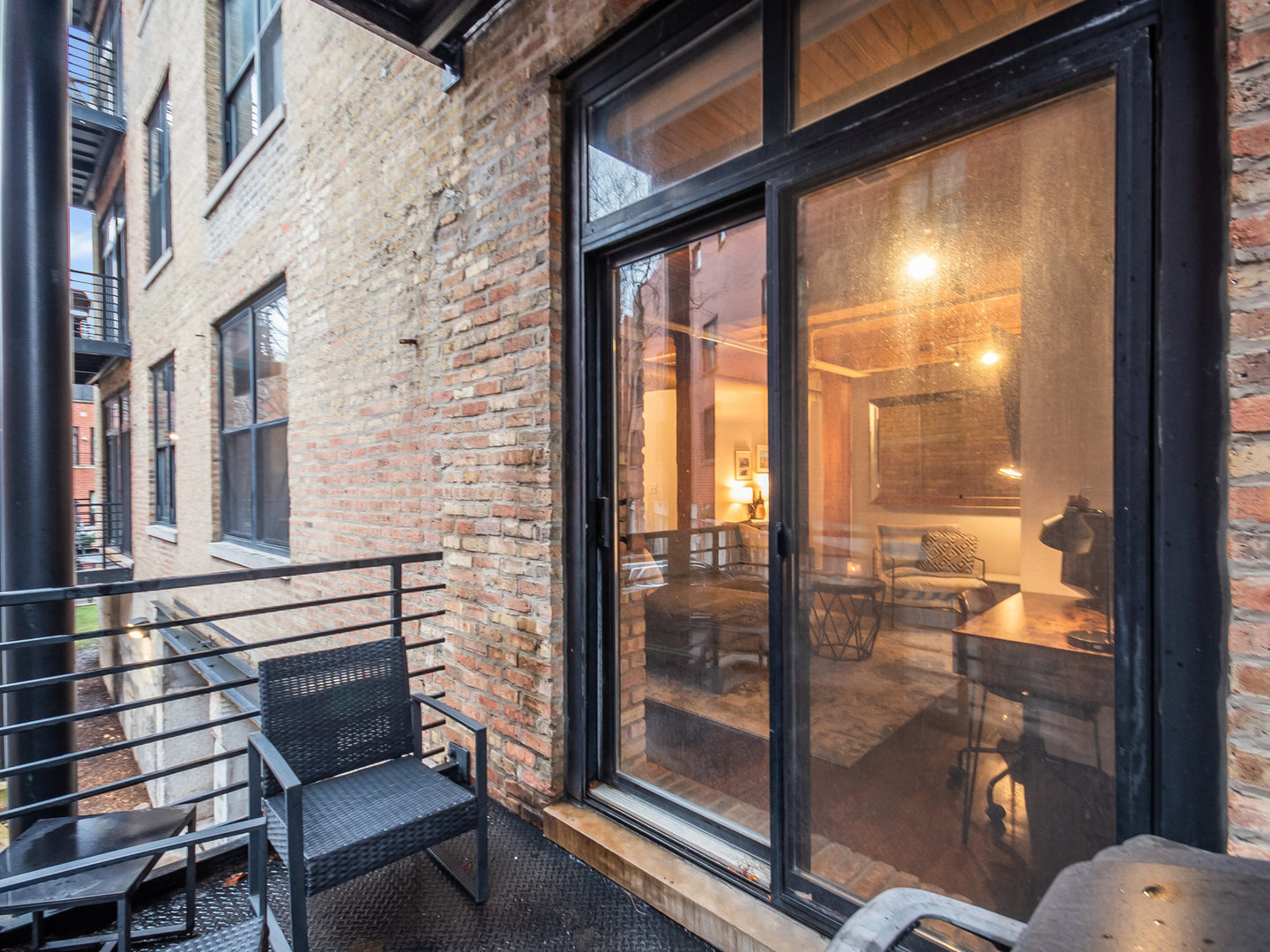 2911 N Western Avenue Unit: 113