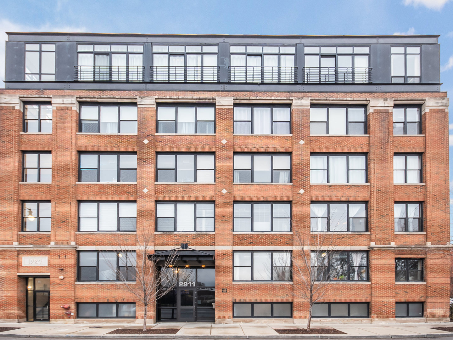 2911 N Western Avenue Unit: 113