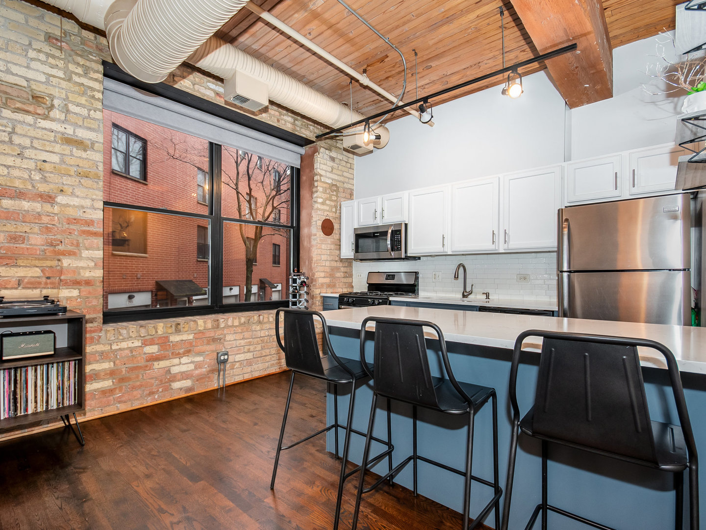 2911 N Western Avenue Unit: 113