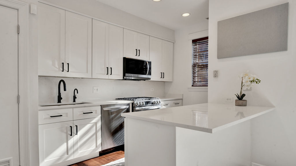 2500 N Seminary Avenue Unit: 1W