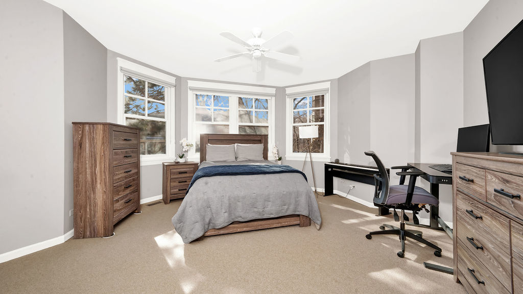 2500 N Seminary Avenue Unit: 1W