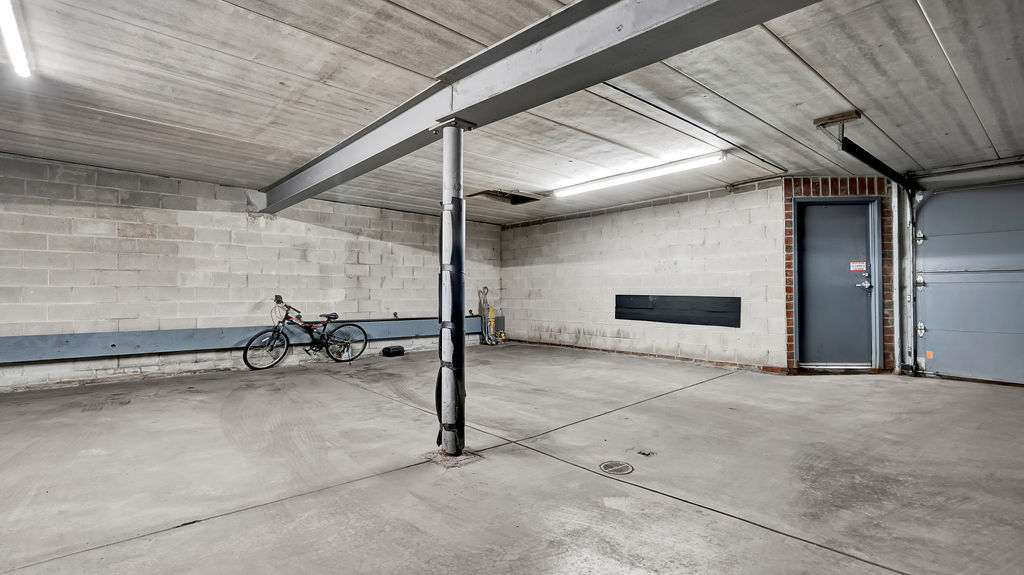 2500 N Seminary Avenue Unit: 1W