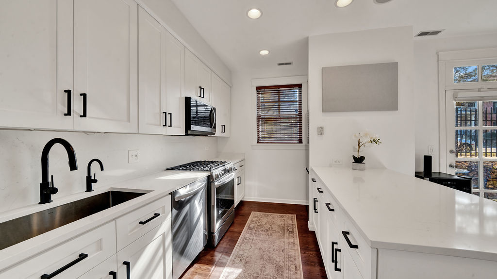 2500 N Seminary Avenue Unit: 1W