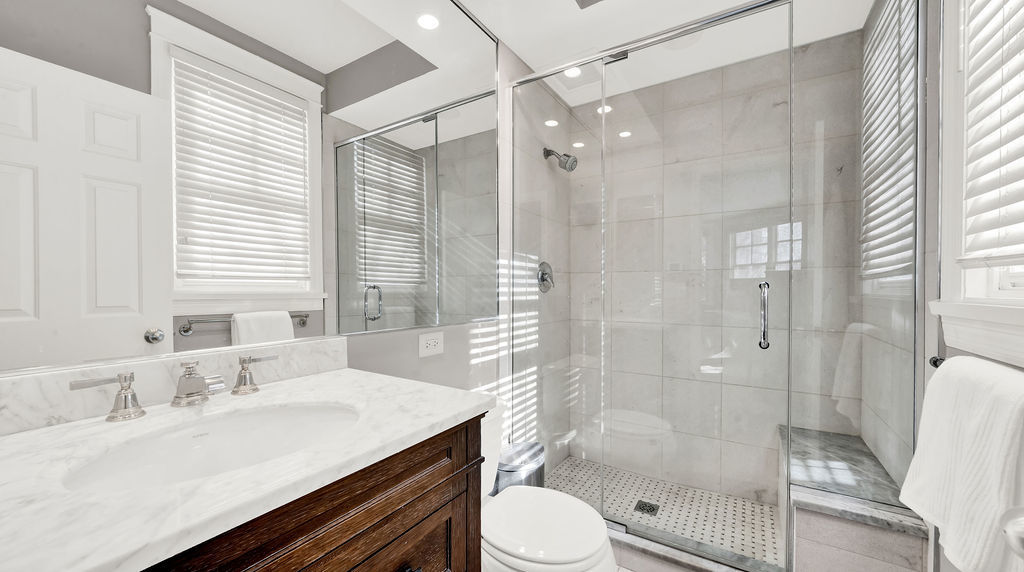 2500 N Seminary Avenue Unit: 1W