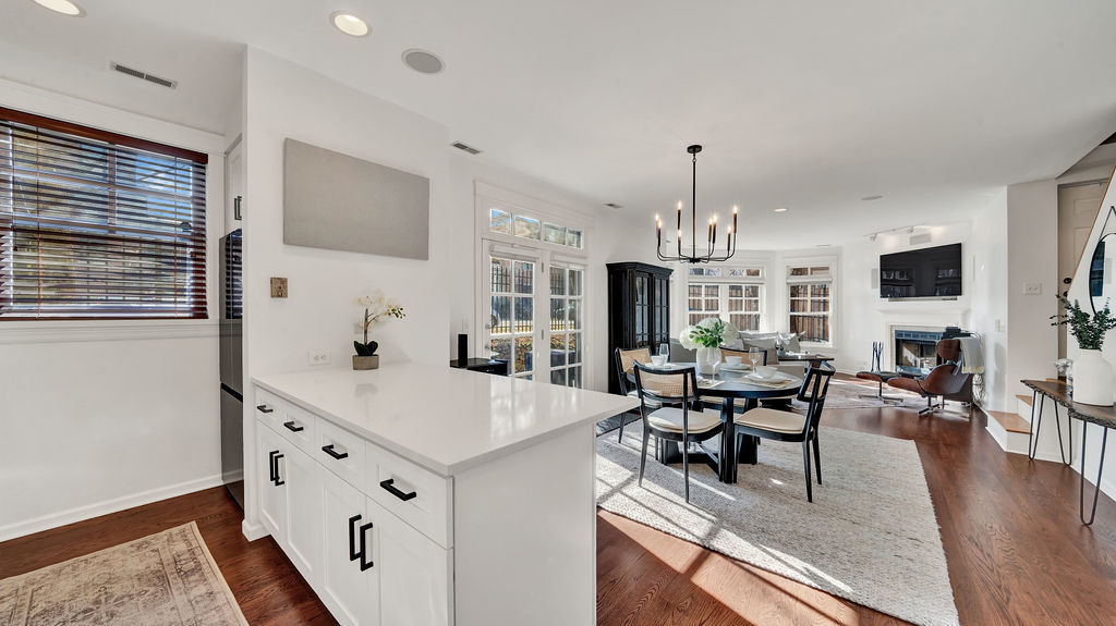 2500 N Seminary Avenue Unit: 1W