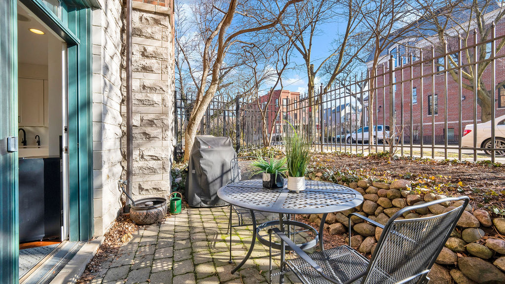 2500 N Seminary Avenue Unit: 1W