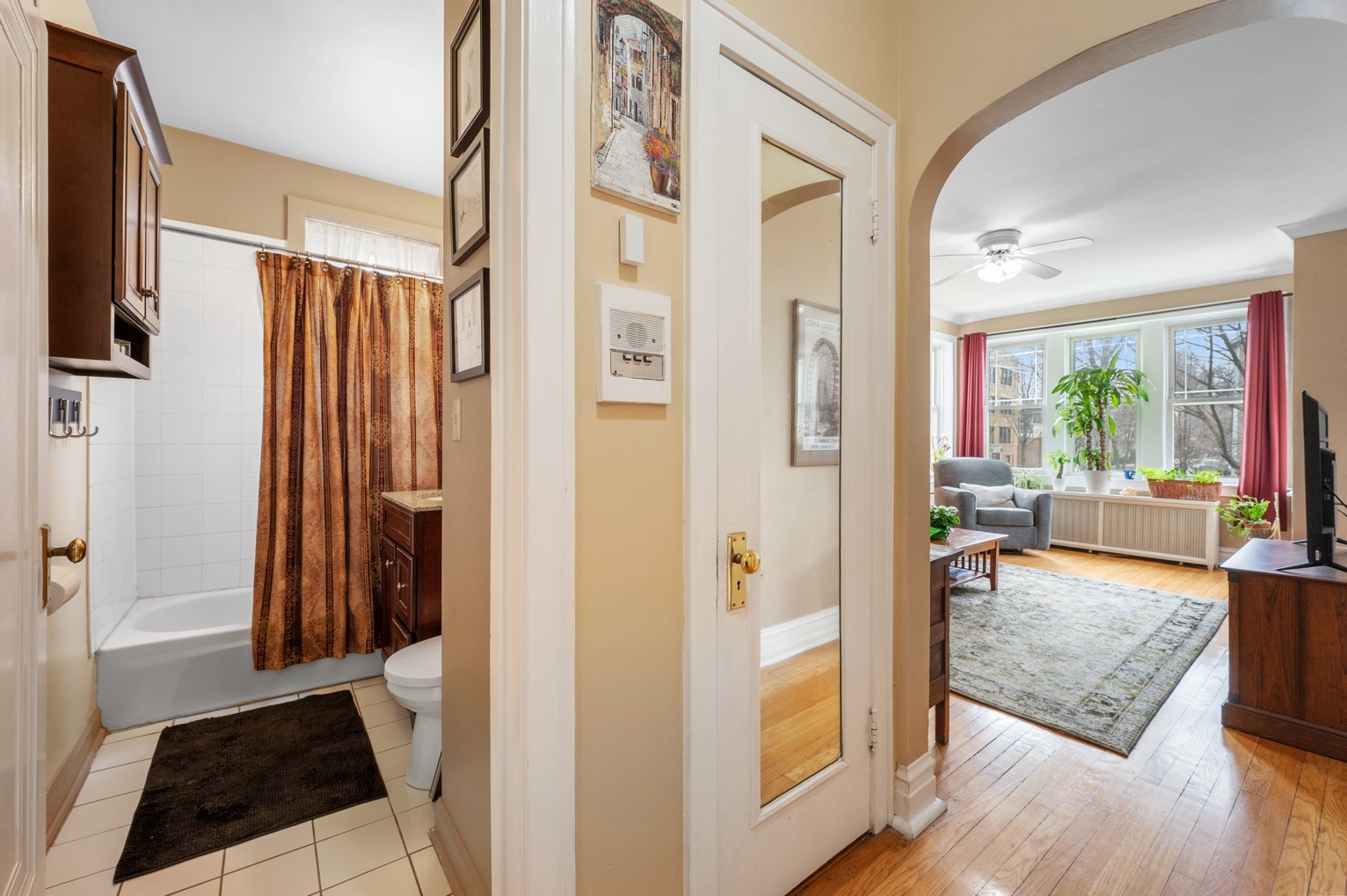 2501 N Washtenaw Avenue Unit: 1