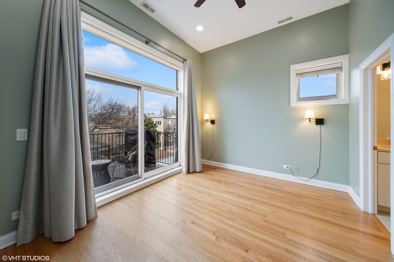 2038 W IOWA Street Unit: 3E