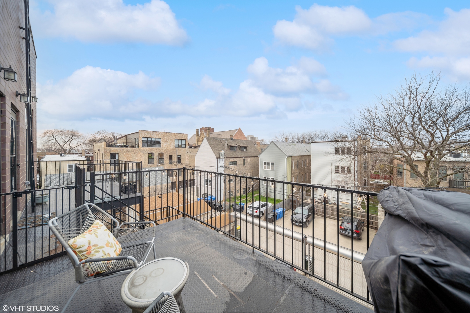 2038 W IOWA Street Unit: 3E